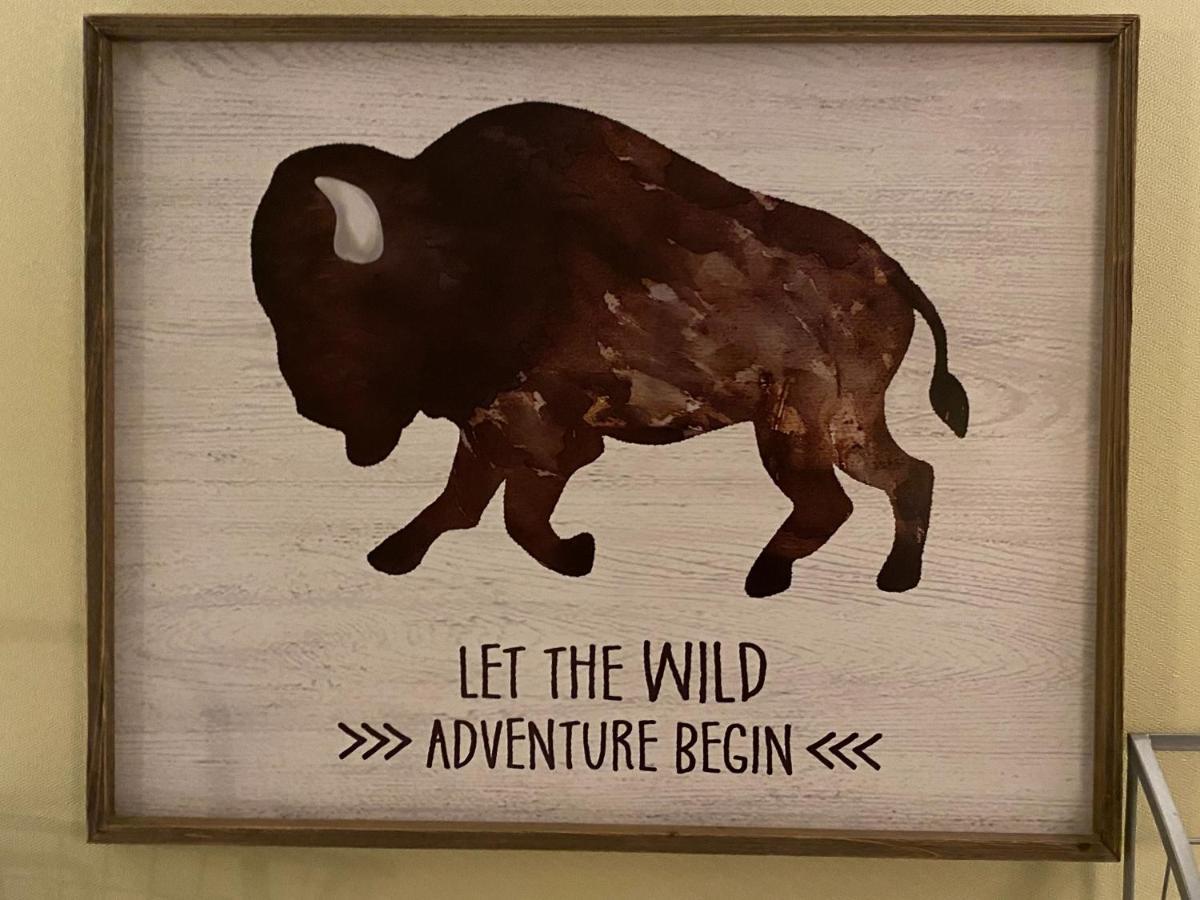 Bison Plains Lodge Moorhead Esterno foto