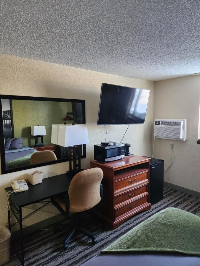 Bison Plains Lodge Moorhead Esterno foto